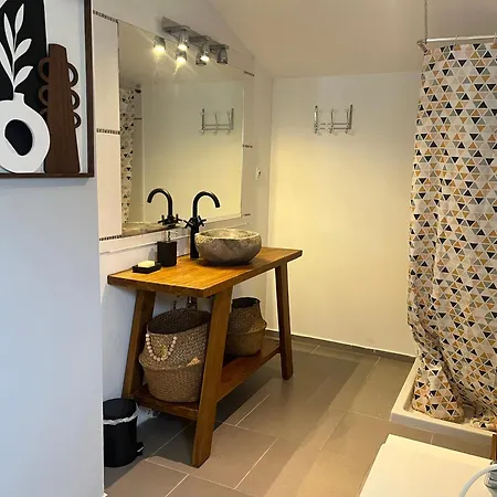 Holiday home Piscine Chauffee, & Ambiance Paillote Proche Des Plages De Fouras *