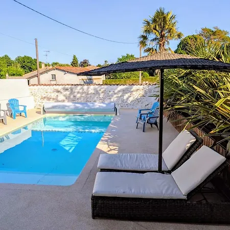 Piscine Chauffee, & Ambiance Paillote Proche Des Plages De Fouras Lussant