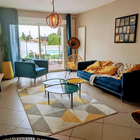 Holiday home Piscine Chauffee, & Ambiance Paillote Proche Des Plages De Fouras Lussant