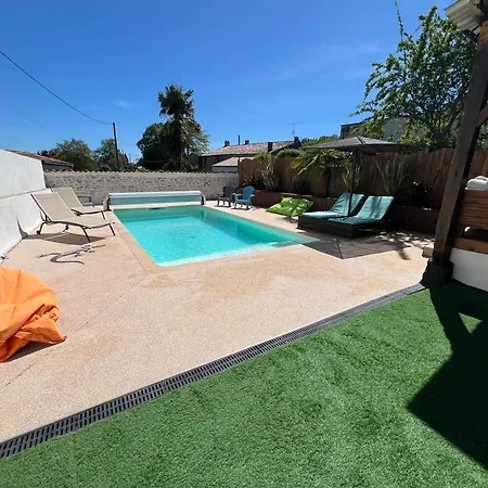 Piscine Chauffee, & Ambiance Paillote Proche Des Plages De Fouras בית נופש *